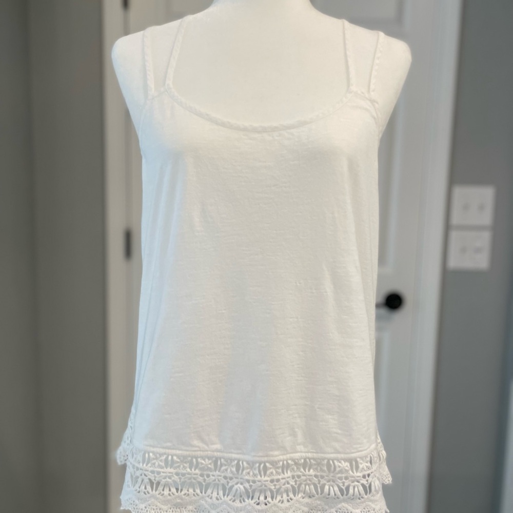 American Eagle Outfitters White Sleeveless Tank Top with Crew Neck and Lace Trim
